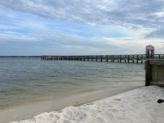 7453 Sunset Harbor Drive APT 2-303, Navarre, FL 32566