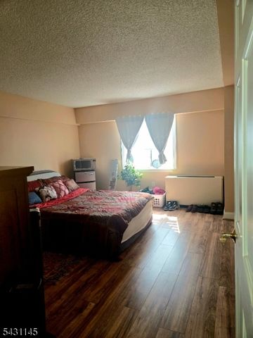 10 N Wood Ave 220, Linden City, NJ 07036