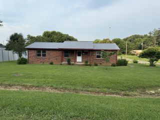261 Circle Hill Dr, Mcminnville, TN 37110
