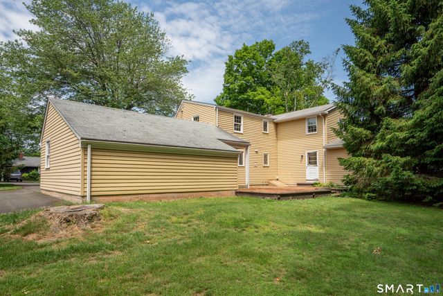 1 Foothills Way, Bloomfield, CT 06002