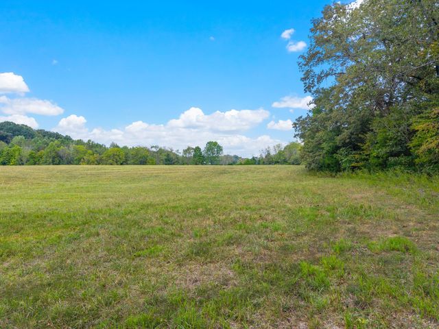 2 Pace Rd, Clarksville, TN 37043