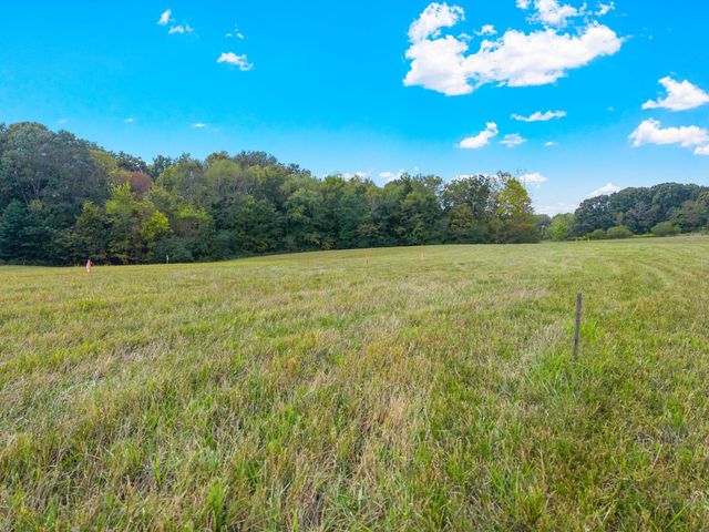 2 Pace Rd, Clarksville, TN 37043