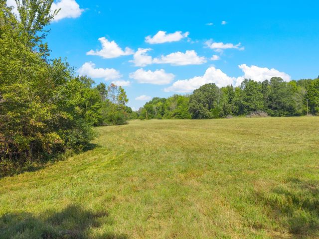 2 Pace Rd, Clarksville, TN 37043