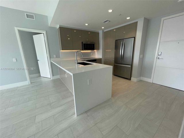 2000 Metropica Way 307, Sunrise, FL 33323