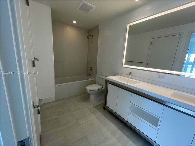 2000 Metropica Way 307, Sunrise, FL 33323