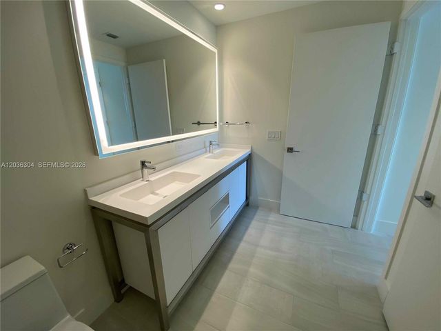2000 Metropica Way 307, Sunrise, FL 33323
