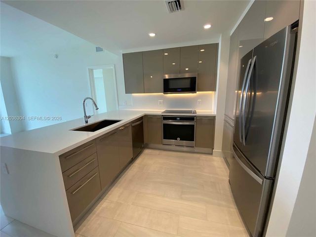 2000 Metropica Way 307, Sunrise, FL 33323