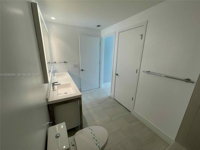 2000 Metropica Way 307, Sunrise, FL 33323