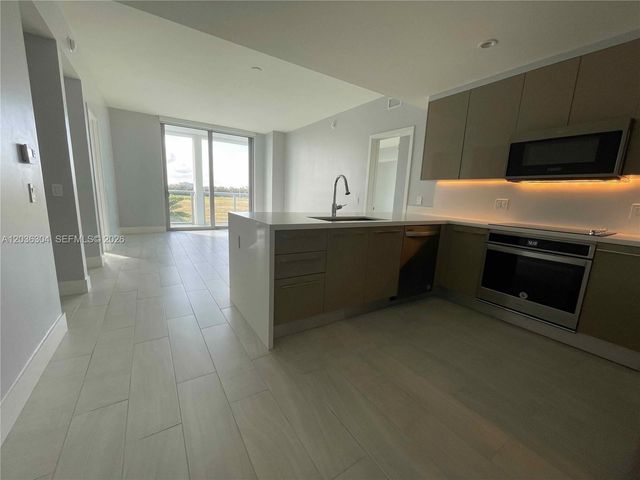 2000 Metropica Way 307, Sunrise, FL 33323