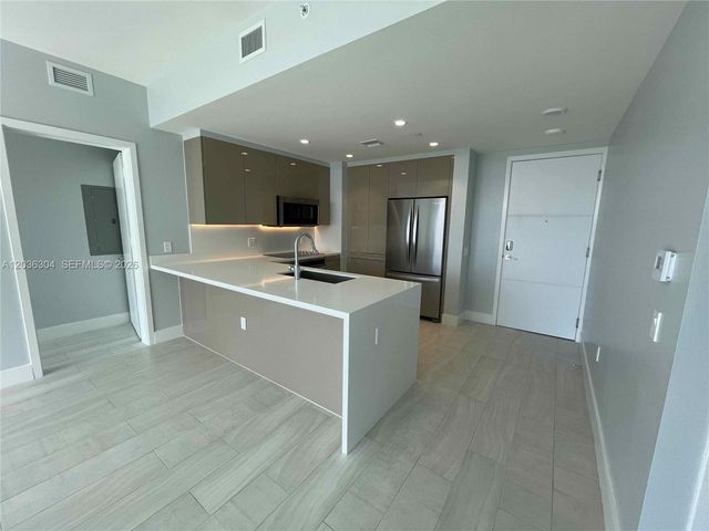 2000 Metropica Way 307, Sunrise, FL 33323