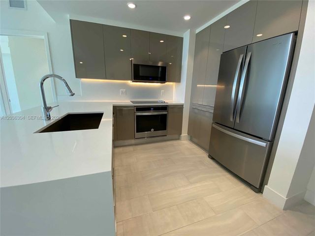 2000 Metropica Way 307, Sunrise, FL 33323