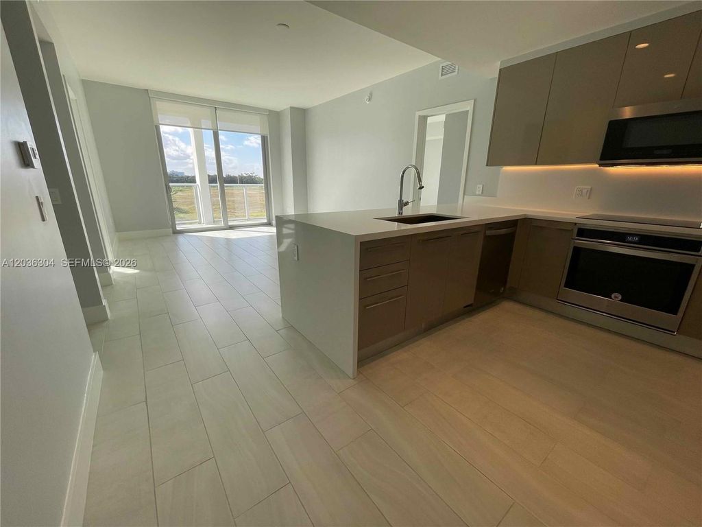 2000 Metropica Way 307, Sunrise, FL 33323