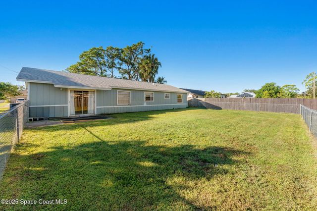 231 Americana Boulevard NW, Palm Bay, FL 32907