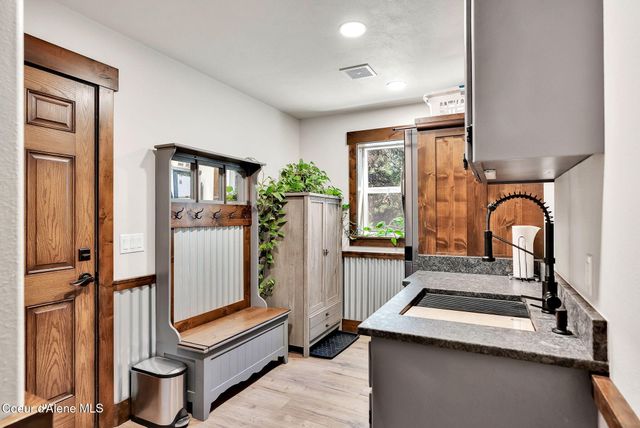 300 E SEASONS RD, Athol, ID 83801