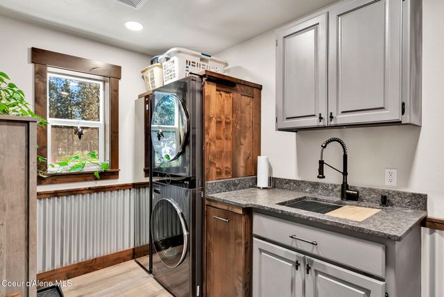 300 E SEASONS RD, Athol, ID 83801