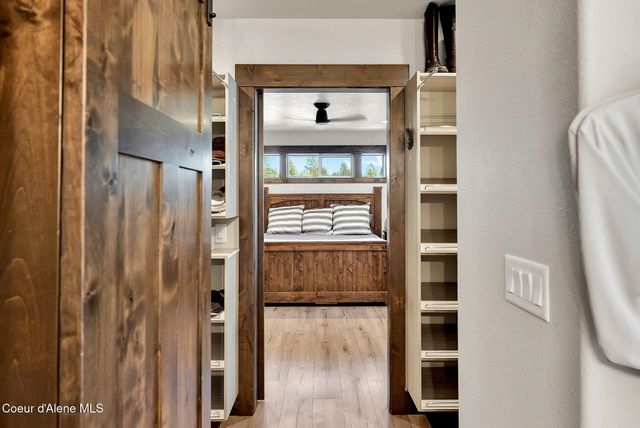 300 E SEASONS RD, Athol, ID 83801