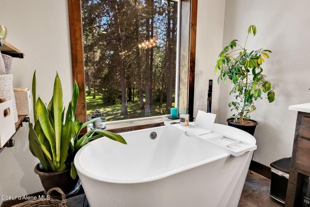 300 E SEASONS RD, Athol, ID 83801