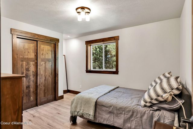 300 E SEASONS RD, Athol, ID 83801