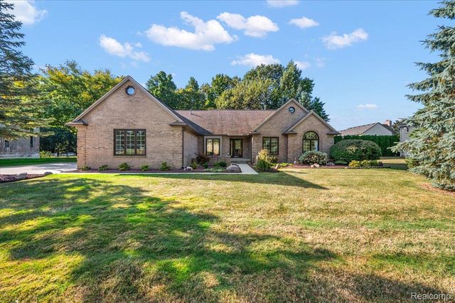 3084 Farmdale Drive, Sterling Heights, MI 48314