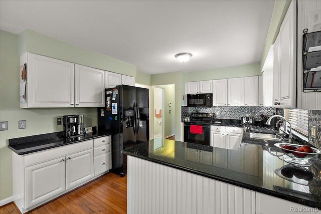 3084 Farmdale Drive, Sterling Heights, MI 48314