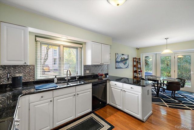 3084 Farmdale Drive, Sterling Heights, MI 48314