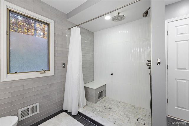 3084 Farmdale Drive, Sterling Heights, MI 48314