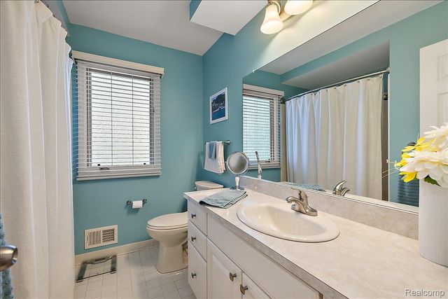 3084 Farmdale Drive, Sterling Heights, MI 48314