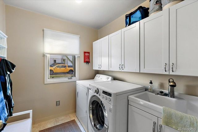 3084 Farmdale Drive, Sterling Heights, MI 48314