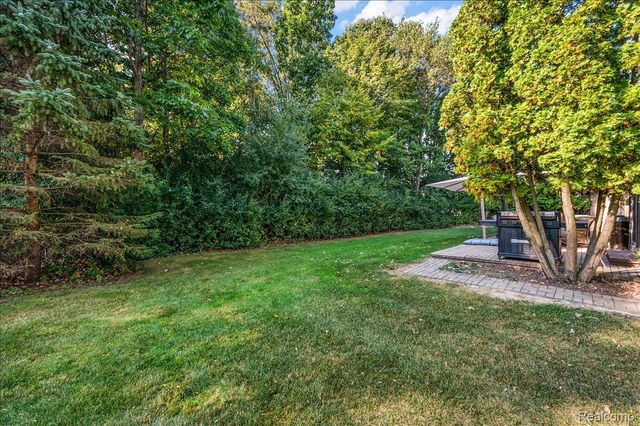 3084 Farmdale Drive, Sterling Heights, MI 48314