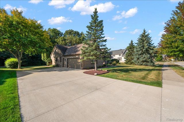 3084 Farmdale Drive, Sterling Heights, MI 48314