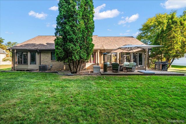 3084 Farmdale Drive, Sterling Heights, MI 48314