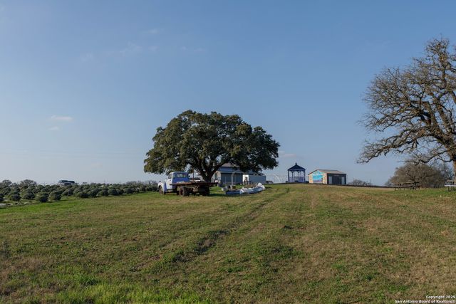 1080 Whisper Rd., Luling, TX 78648