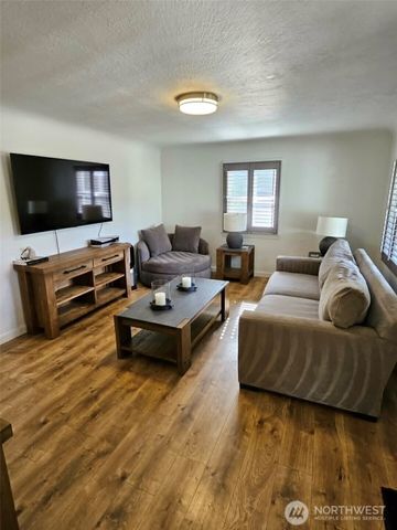 4123 NW Kennedy Drive, Bremerton, WA 98312