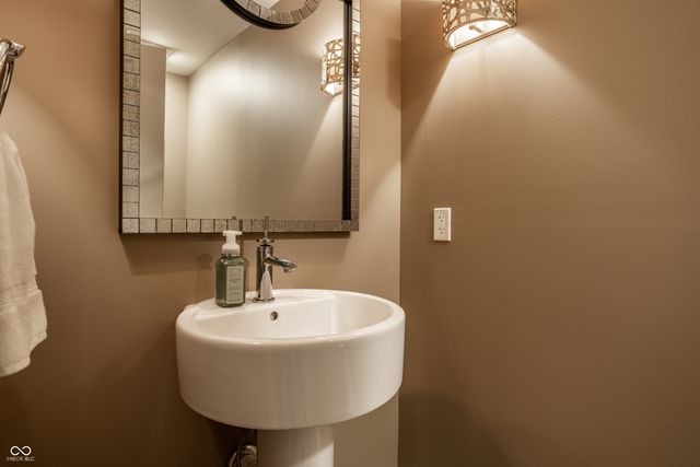 350 N Meridian Street 606, Indianapolis, IN 46204