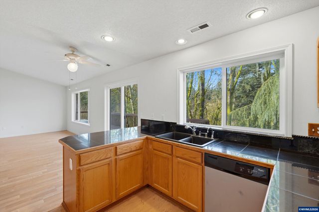 112 Mellinger Pl, Dayton, OR 97114