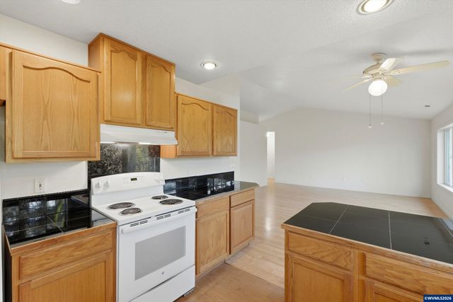 112 Mellinger Pl, Dayton, OR 97114