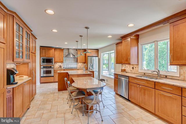 86 ALBEMARLE RD, Hamilton, NJ 08690