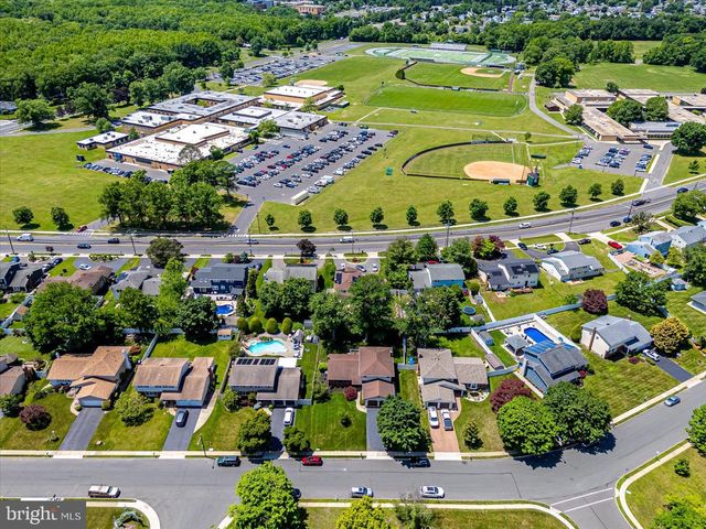 86 ALBEMARLE RD, Hamilton, NJ 08690