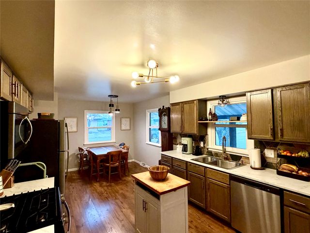 1501 W Roosevelt Street, Knoxville, IA 50138