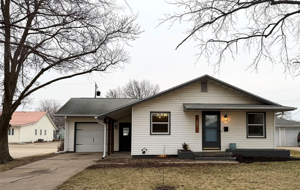 1501 W Roosevelt Street, Knoxville, IA 50138