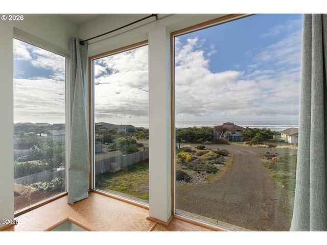 3401 Nw HIDDEN LAKE Dr, Waldport, OR 97394