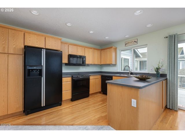 3401 Nw HIDDEN LAKE Dr, Waldport, OR 97394