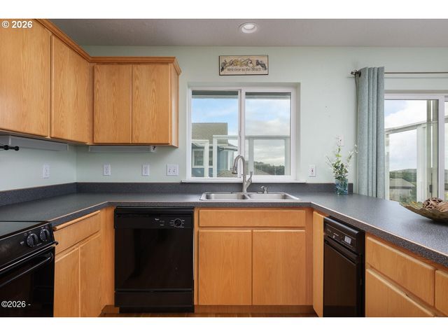 3401 Nw HIDDEN LAKE Dr, Waldport, OR 97394