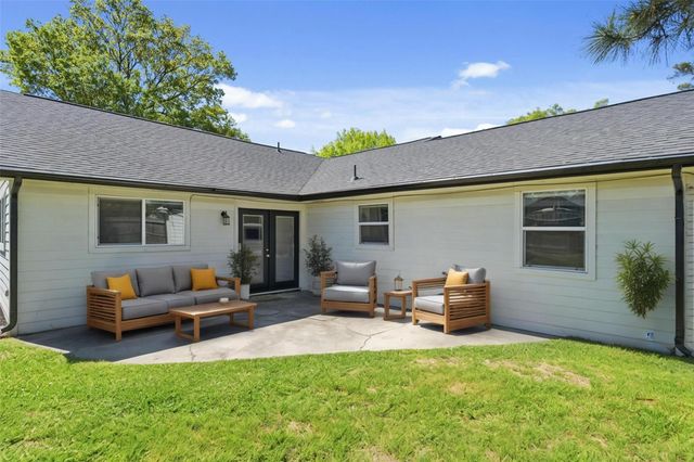 102 Enchanted Oaks Court, Spring, TX 77388