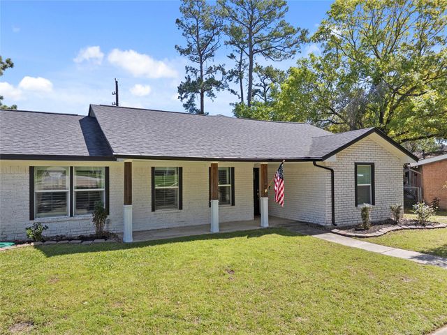 102 Enchanted Oaks Court, Spring, TX 77388