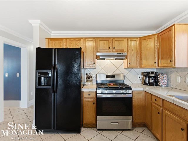 8518 S River Road, Cottrellville Twp, MI 48039