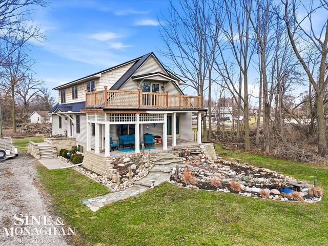 8518 S River Road, Cottrellville Twp, MI 48039