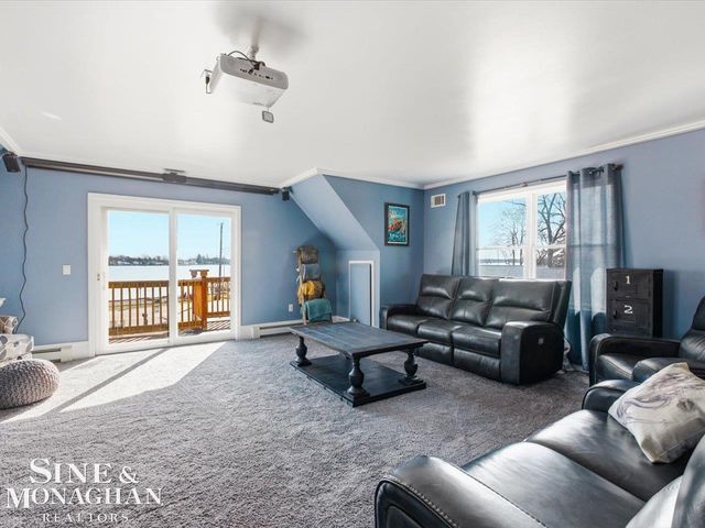 8518 S River Road, Cottrellville Twp, MI 48039