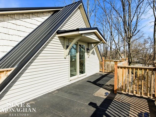 8518 S River Road, Cottrellville Twp, MI 48039