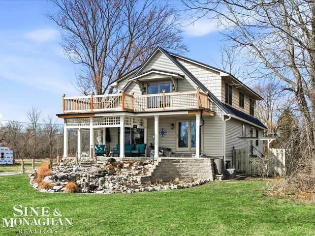 8518 S River Road, Cottrellville Twp, MI 48039